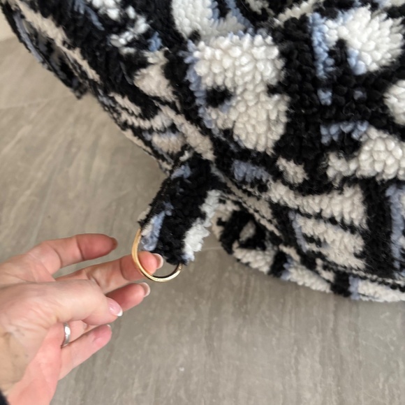 Brand New Designer Dog Car Fleece Travel Bed - Picture 2 of 4